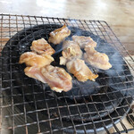 ふれあいの里 - ふれあいの里梅北本店さん　
      背肉のしょうゆニンニク焼を焼きます！
      