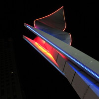 日本料理 鯉城 - リーガロイヤルホテル前の広場のモニュメントです