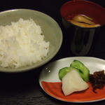 山しのぶ - ごはん…お代わりもできますが、お部屋に“お結び”にして持って来てくれます。