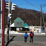 大鵬 - 向いは「カレー」が売出し中、アースさん