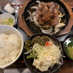 ろばた焼安兵衛 - 日替り定食の牛ステーキ(サラダ付)(ご飯大盛)
