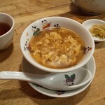 中国四川料理 駱駝 - スープとザーサイ