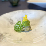 プレゼンテ スギ - 赤イカと蕗の薹を和えたものにルッコラのソース