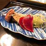 鳥田中 - 七谷赤地鶏の湯引き　はつ･レバー･砂肝