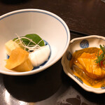 鳥田中 - お漬物盛り合わせと黄身醤油和え