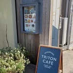 TRITON CAFE DAIKANYAMA - 細い階段を上がった2F