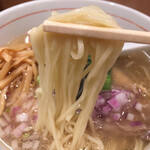 らぁ麺 くろ渦 - 麺はツルツル