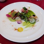 ルアン 神戸迎賓館 - 前菜（カナダ産活オマール海老と色鮮やかなラディッシュ キャビアのアクセント）