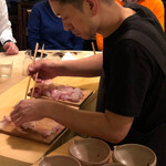 食堂 おがわ - お造りの準備されるおがわさん