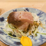 食堂 おがわ - 下の薬味と共にそのままいくか辛子と