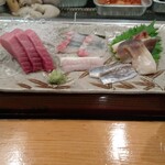 新富寿司 - 中とろ、ひらめの昆布締め、エンガワ、ほっき貝、ほっけ(だったはず)