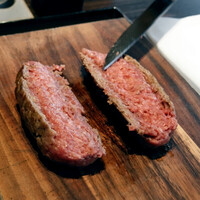 焼肉うしごろ 銀座並木通り店 - 黒タンバーグ