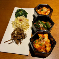 蕃 YORONIKU - ナムル3種盛り・キムチ3種盛り