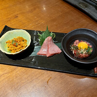 蕃 YORONIKU - 白センマイ・フィレミニヨン炙り・ユッケのブルスケッタ