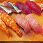 傳七寿司 - 中トロ　マグロ赤身　さば　えび　いかげそ　