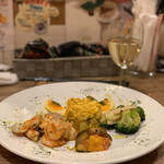 ナナイロパスタ - 前菜 盛り合わせ「カレースパイスのポテトサラダ、ブロッコリーとタケノコのアンチョビソテー、カポナータ、シーフードマリネ、塩レモン漬け 味付玉子のバジルソース」