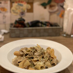 ナナイロパスタ - パスタ「ゴロゴロきのこと４種のガルガネッリのクリームパスタ」