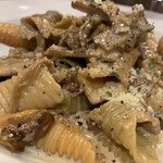 ナナイロパスタ - パスタ「ゴロゴロきのこと４種のガルガネッリのクリームパスタ」