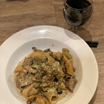 ナナイロパスタ - パスタ「ゴロゴロきのこと４種のガルガネッリのクリームパスタ」