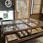 老松園 - ショーケースもステキです。