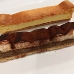 ビアードパパの作りたて工房 - チーズケーキ200円、ティラミスチーズケーキ150円