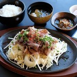 Yonezawa Gyuu Ooki Kongoukaku Sukiyaki Shabushabu Bishamon - 【ランチ※平日限定】鉄板焼肉定食