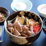 Yonezawa Gyuu Ooki Kongoukaku Sukiyaki Shabushabu Bishamon - 【ランチ※平日限定】すき丼定食