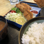 みなみ - カキフライ定食
      
      タルタルがあったら嬉しい
