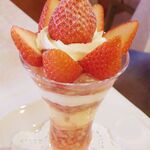 資生堂パーラー - 長崎県産“かおり野”のストロベリーパフェ