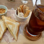 イヌヤマ キナコ カフェ - アイスティー(440円)＋モーニングＣ(ドリンク代金＋200円)