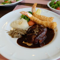 厳選洋食さくらい - ハンバーグ＆海老フライセット（税込み３０８０円）