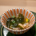 うを徳 - 2020.3 明石の鯛の真子と肝・鳴門ワカメのお椀（一番出汁）