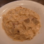 PASTAVOLA - マシュルームと生ハムのクリームソース