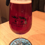 バジェサグラード - ほのかなベリー色のビール