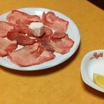 炭火焼肉 安寿園 - 和牛塩タン 税込1100円→550円