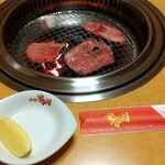 Sumibiyakiniku Anjuen - 和牛塩タン