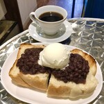 カフェアース - あんこバターアイストースト＆コーヒー