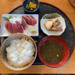 丸魚食堂 - カツオ定食