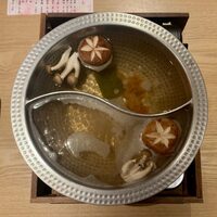 神戸牛 しゃぶしゃぶ おもき 離れ 銀座店 - しゃぶしゃぶの日本酒出汁、黄金昆布出汁