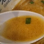 元祖普通系ラーメン 石川商店 - 熱々なコクのあるスープ