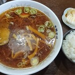 支那そば 佐川 - 支那そばと半ライス。お新香付き。