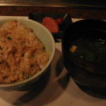 海山 - ガーリックライス、味噌汁、香物