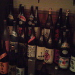 きっちん恒麺いやしや - 店内にある焼酎達