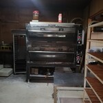 月とピエロ - 研究小屋の立ち上げには福岡のパンストックが助太刀したようである