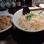 上海華龍 - 【2020.3.16(月)】本日のランチ①(塩味もやしラーメン＆五目チャーハン)800円