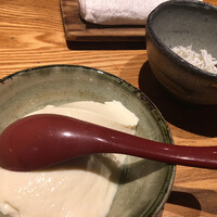 魚匠 銀平 道頓堀店 - ・釜揚げしらすと寄せ豆腐