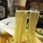 中華そば 麺や食堂 - こんな綺麗な麺には滅多に会えませんな。