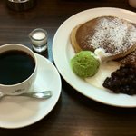 珈琲館 - コーヒー＆北海道産あずきと抹茶のホットケーキ