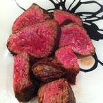 熟成和牛焼肉エイジング・ビーフ - イチボ塊肉焼き上がりカット後