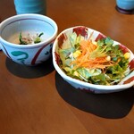 しのえもん - 定食の小鉢とサラダ